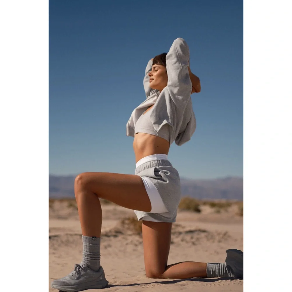 New Alo Yoga Unisex Scrunch Socks in Heather Grey